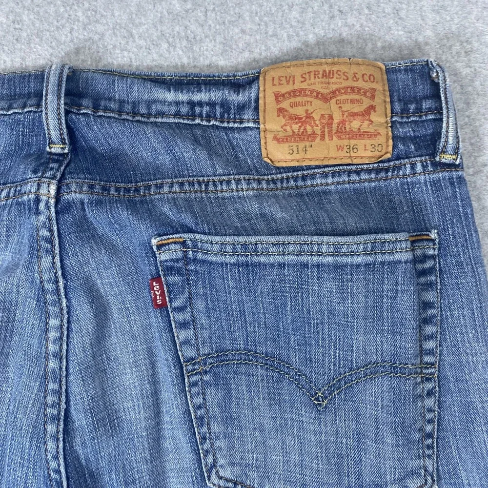 Levi 514 Straight Fit Jeans Mens 36x30 Blue Medium Wash Distressed Denim